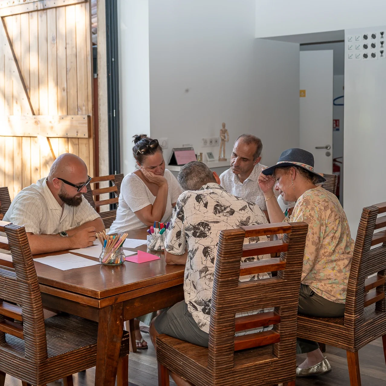 3 pas sur le cote-ecurie-seminaire